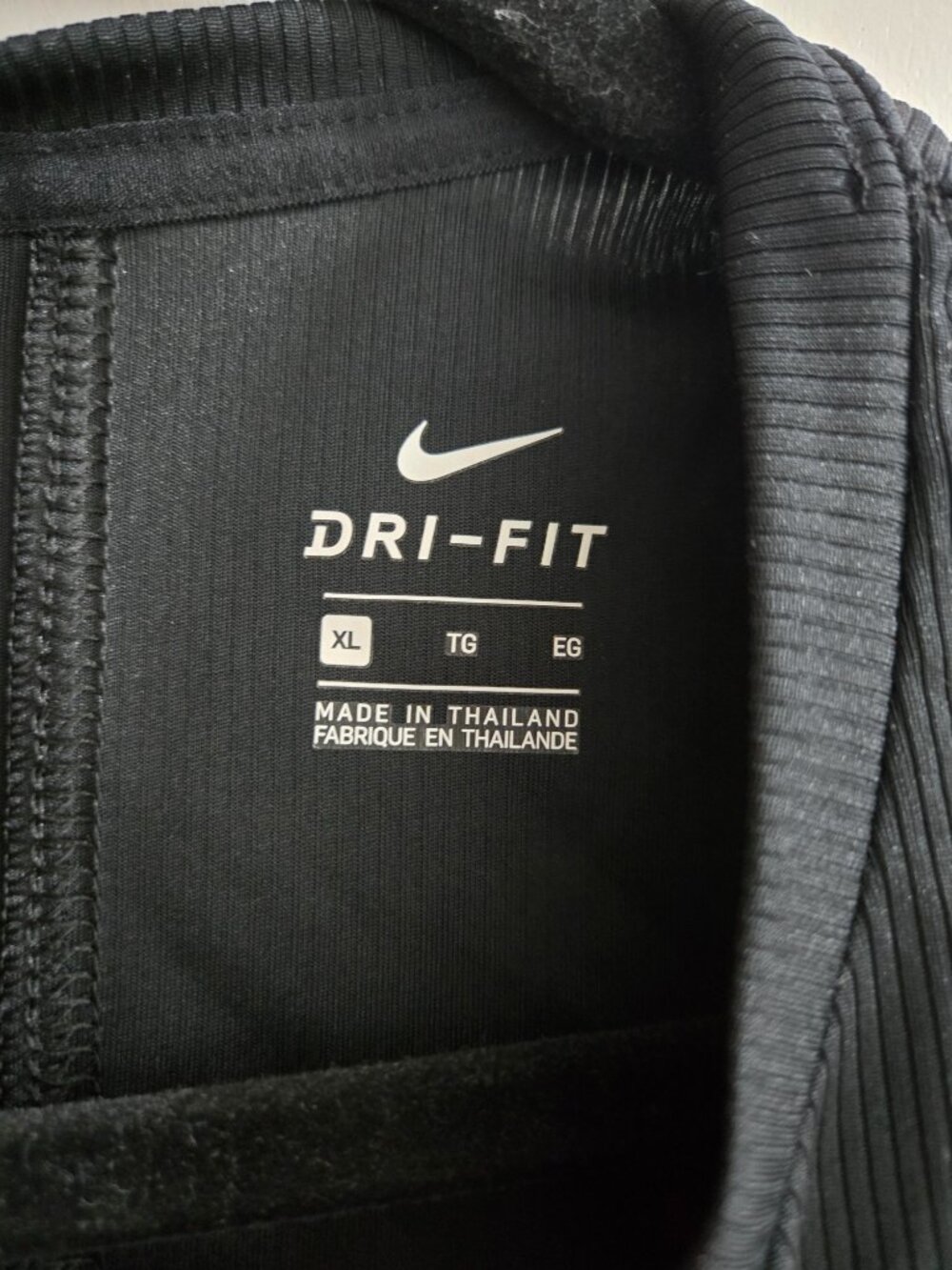 Nike Dri-Fit twist-front crop tank - Picture 2 of 2